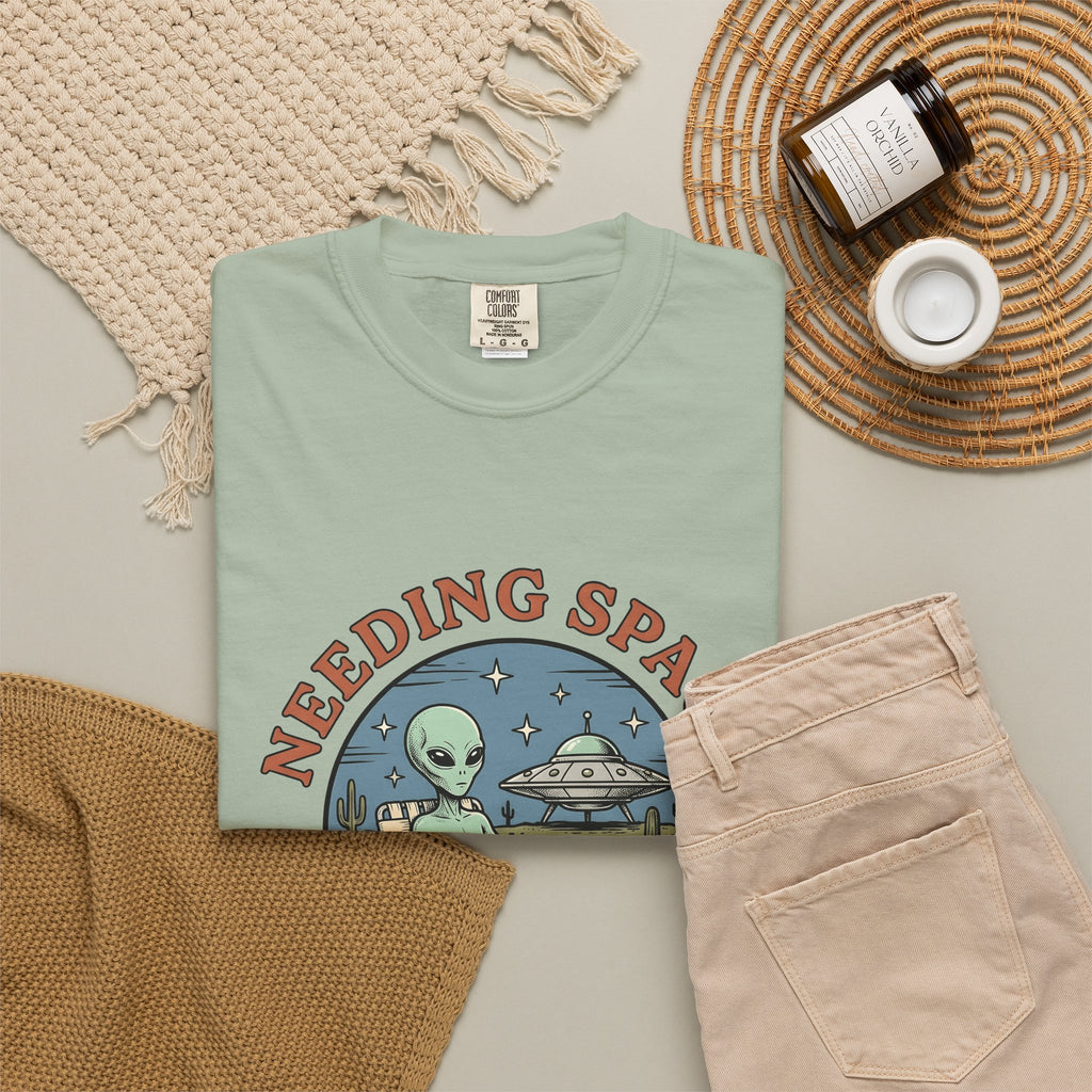 Alien Graphic T-Shirt Alien Humor Gift Women Vintage T-Shirt Ufo T-Shirt Extraterrestrial Fan Alienware T-Shirt Comedy Graphic Retro Spaceship