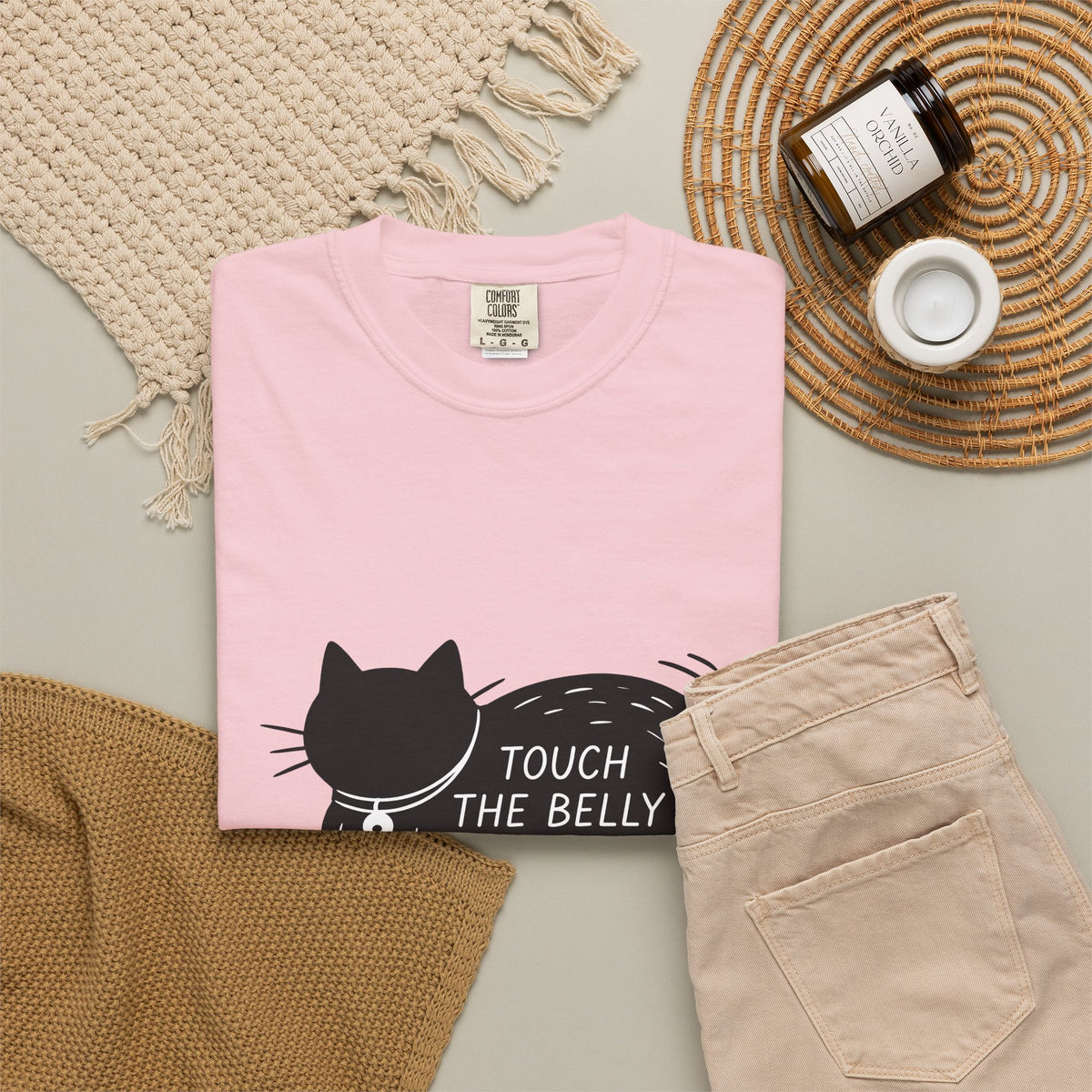 Black Feline T-Shirt Cat Fun Gift Women Flat T-Shirt Cat T-Shirt Cat Fan Minimalist T-Shirt Humorous Graphic Chic Pendant T-Shirt