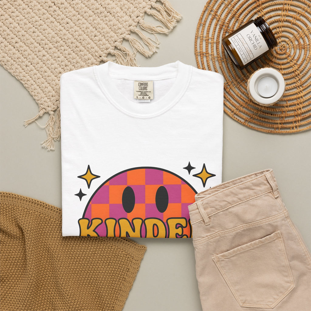 Grin Icon Teachers Inspiration Gift Nostalgic Smiley Educator Enthusiast Vintage Motivational T-Shirt
