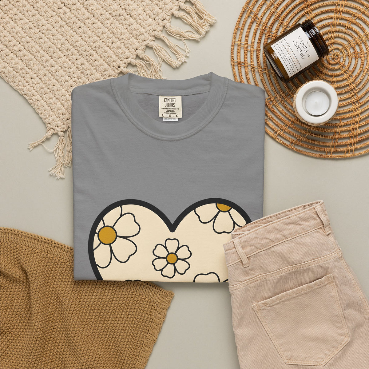 Daisy Affection T-Shirt Boho Chic Nature Gift Women Contemporary T-Shirt Flower T-Shirt Hippie Fan Bohemian T-Shirt Environmental Graphic Classic