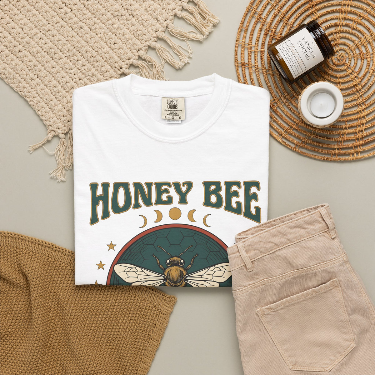 Honey Bee T-Shirt Boho Chic Nature Gift Women Vintage T-Shirt Bee T-Shirt Bohemian Fan Distressed Graphic Illustration Retro Stars T-Shirt