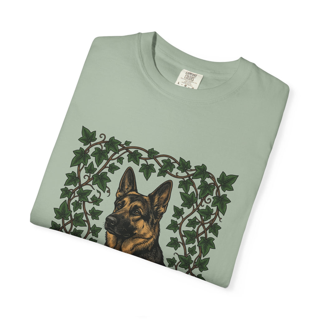 German Shepherd Dog T-Shirt Dog Outdoors Gift Women Realistic T-Shirt Alsatian T-Shirt Dog Fan Shepherd Graphic T-Shirt Retro Vine T-Shirt