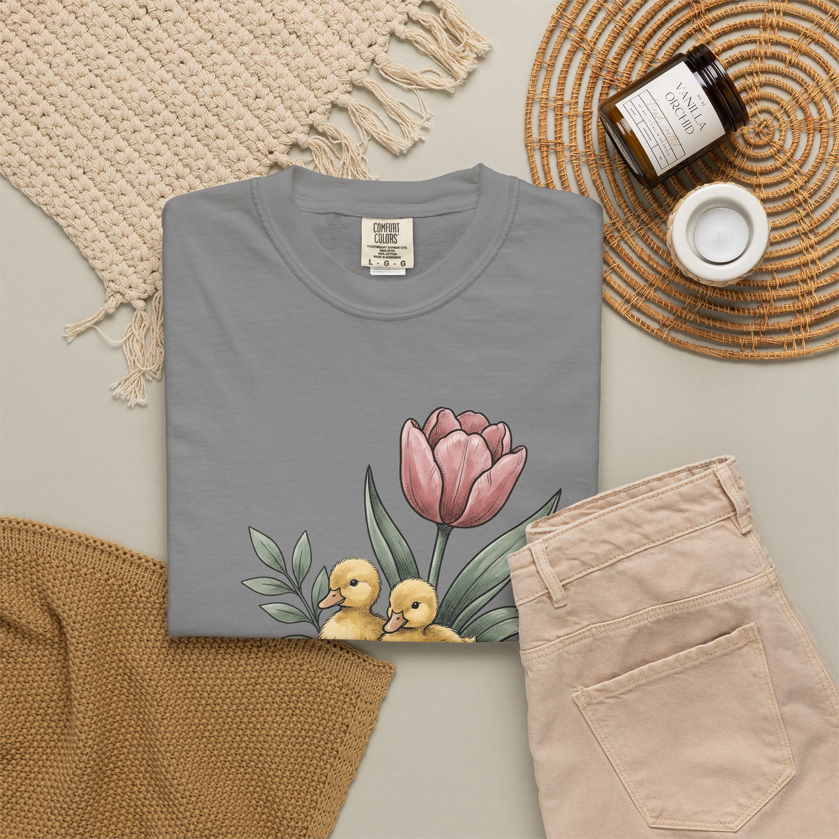 Baby Ducks Watering Pot T-Shirt Easter Garden Gift Women Sketch T-Shirt Duckling T-Shirt Spring Fan Doodle T-Shirt Gardening Graphic Retro Flower