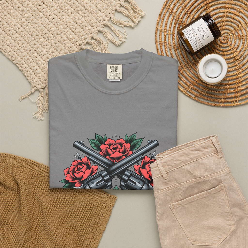 Crossed Revolvers T-Shirt Cowgirl Western Gift Women Tattoo Style T-Shirt Guns T-Shirt Rodeo Fan Traditional T-Shirt Country Graphic Vintage Roses
