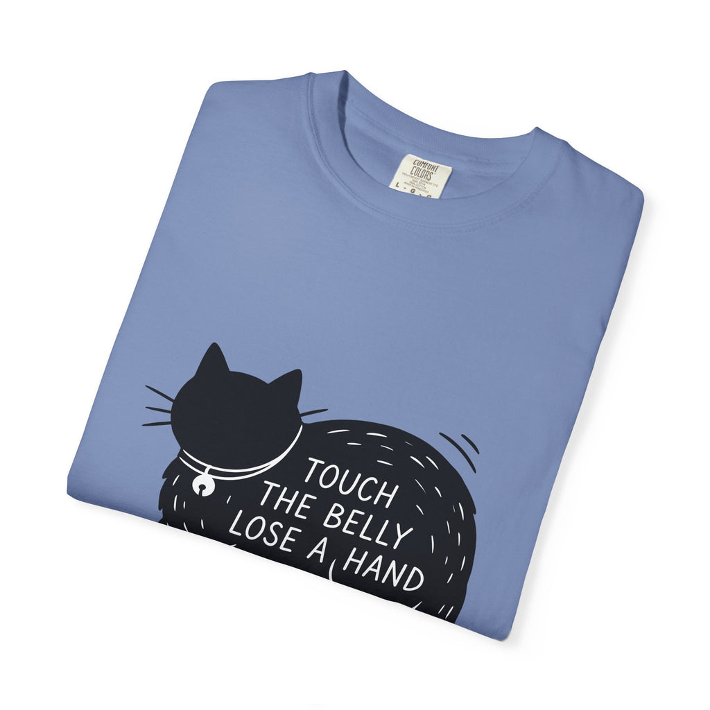 Black Feline T-Shirt Cat Fun Gift Women Flat T-Shirt Cat T-Shirt Cat Fan Minimalist T-Shirt Humorous Graphic Chic Pendant T-Shirt