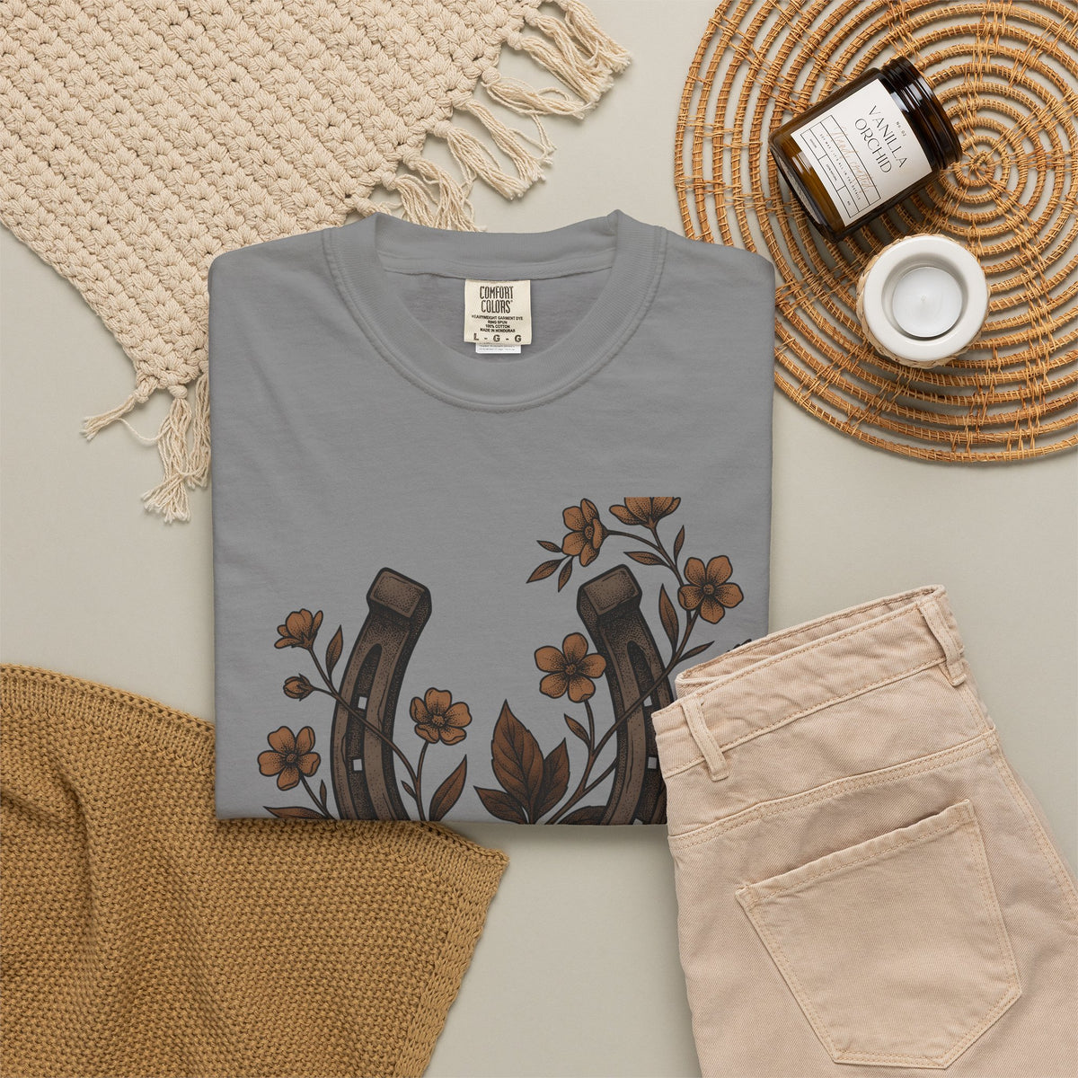 Horseshoe Blossom T-Shirt Cowgirl Bohemian Gift Women Sketch T-Shirt Lucky Clover T-Shirt Cowgirl Fan Hand Drawn T-Shirt Hippie Graphic Prairie