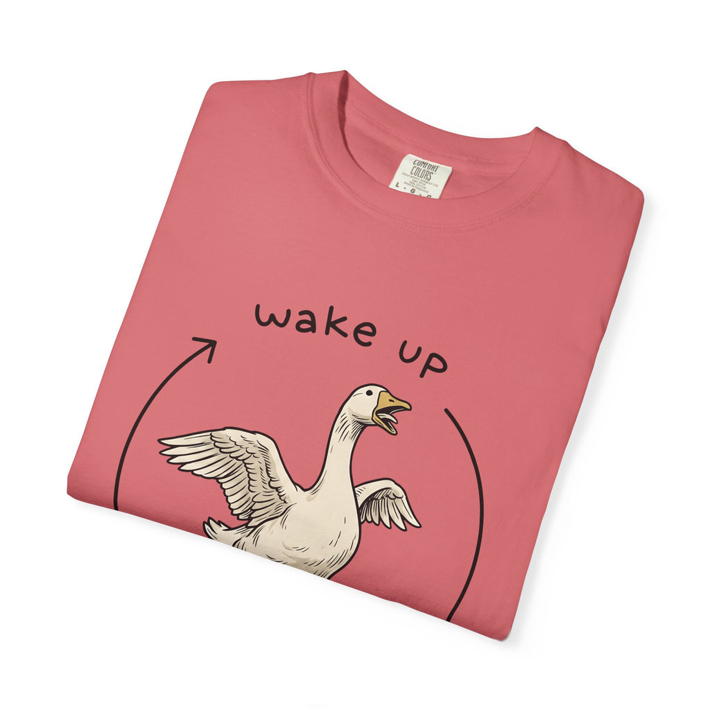 Upset Goose T-Shirt Funny Creatures Gift Women Graphic T-Shirt Goose T-Shirt Humor Fan Illustration T-Shirt Beast Graphic Ink Shafts T-Shirt