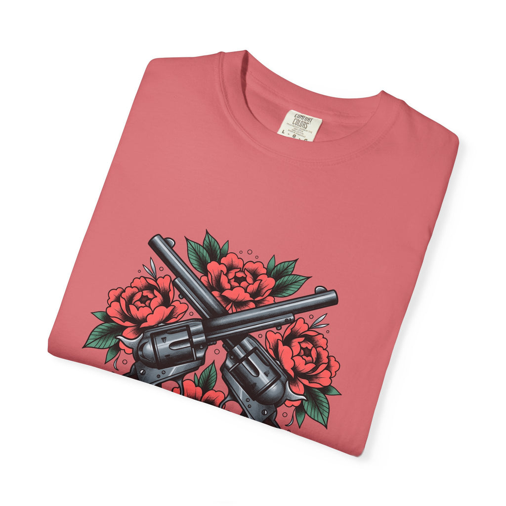Crossed Revolvers T-Shirt Cowgirl Western Gift Women Tattoo Style T-Shirt Guns T-Shirt Rodeo Fan Traditional T-Shirt Country Graphic Vintage Roses