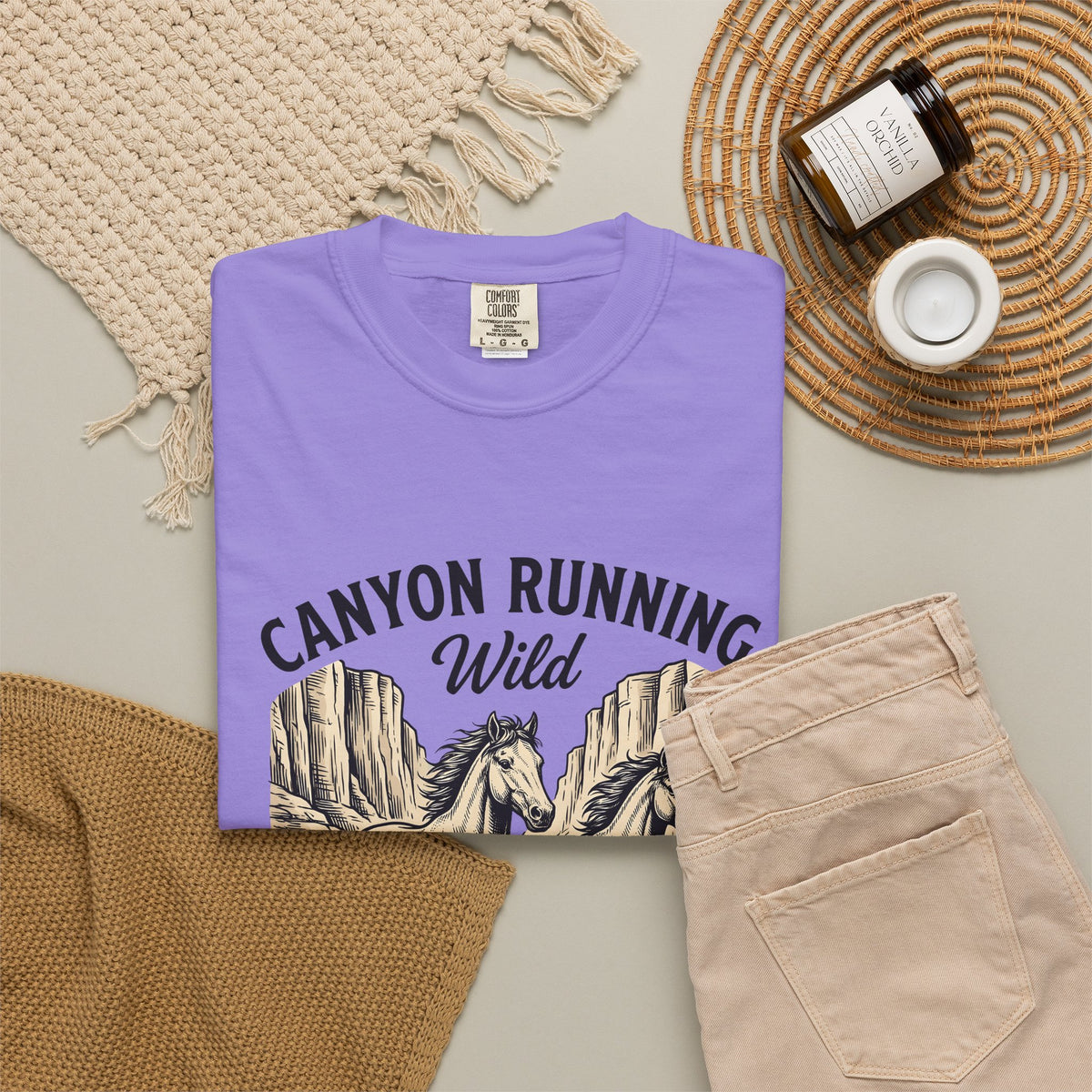 Wild Mustang T-Shirt Cowgirl Rodeo Gift Women Distressed T-Shirt Mustang T-Shirt Cowgirl Fan Vintage T-Shirt Rodeo Graphic Line Art Rock Formation