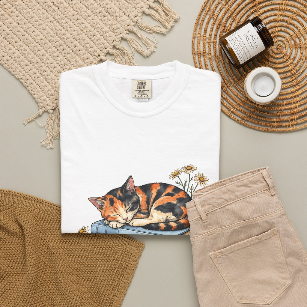 Calico Cat T-Shirt Cat Floral Gift Women Hand Drawn T-Shirt Kitten T-Shirt Cat Fan Illustrated Graphic Vintage Books T-Shirt
