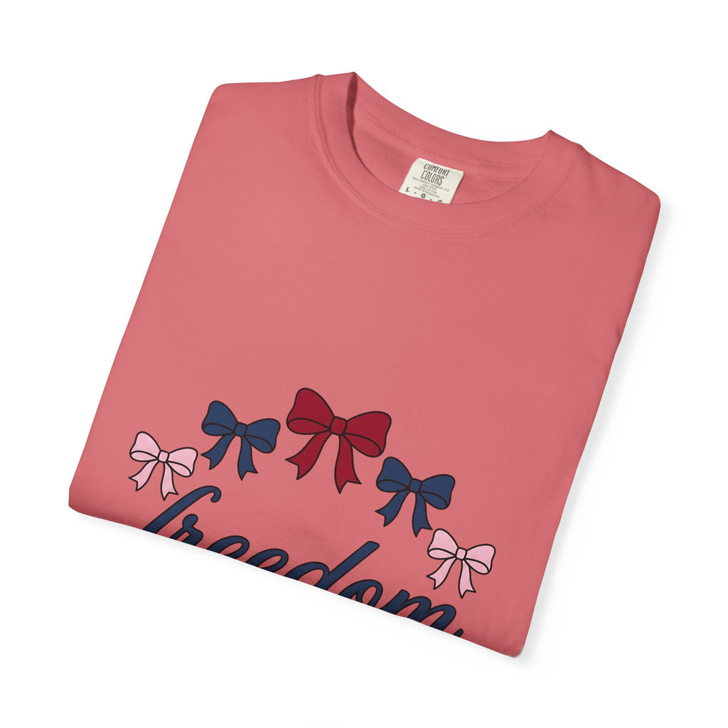 Patriotic Bows T-Shirt America Holiday Gift Women Minimalist T-Shirt Ribbons T-Shirt American Fan Simple T-Shirt Celebration Graphic Retro Script