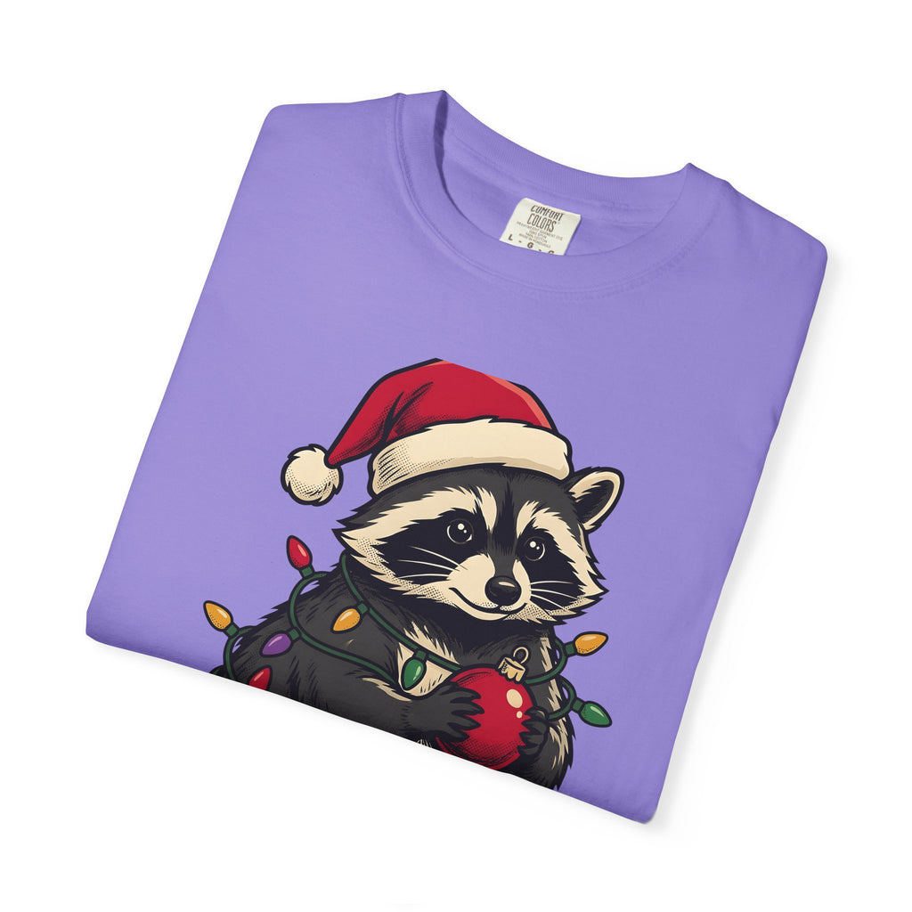 Raccoon Holiday Hat T-Shirt Christmas Creatures Gift Women Comic T-Shirt Trash Panda T-Shirt Xmas Fan Cartoon T-Shirt Animal Graphic Line Art