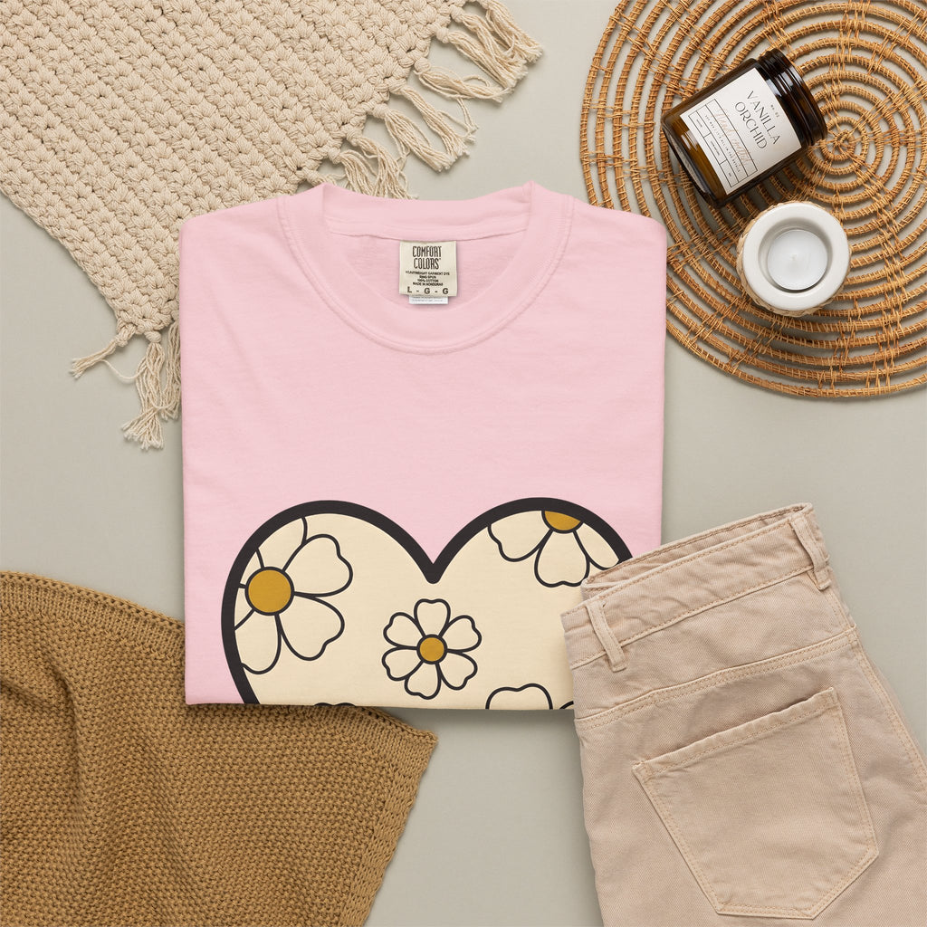 Daisy Affection T-Shirt Boho Chic Nature Gift Women Contemporary T-Shirt Flower T-Shirt Hippie Fan Bohemian T-Shirt Environmental Graphic Classic