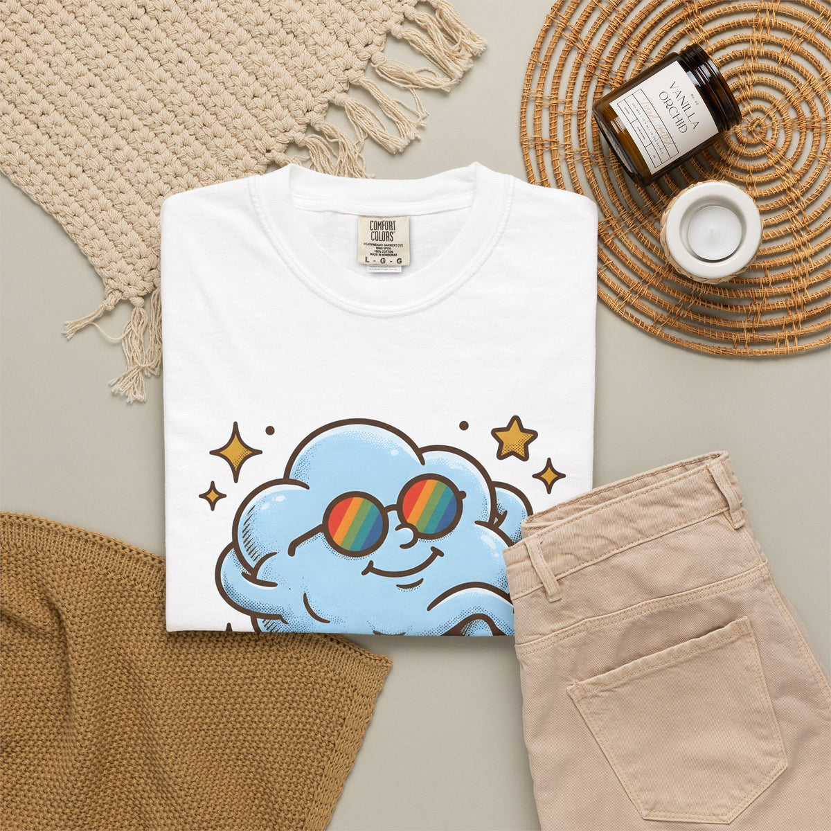Smiling Cloud Boho Chic Inspiration Gift Comic Cloud Hippie Fan Cartoon Motivational Vintage T-Shirt