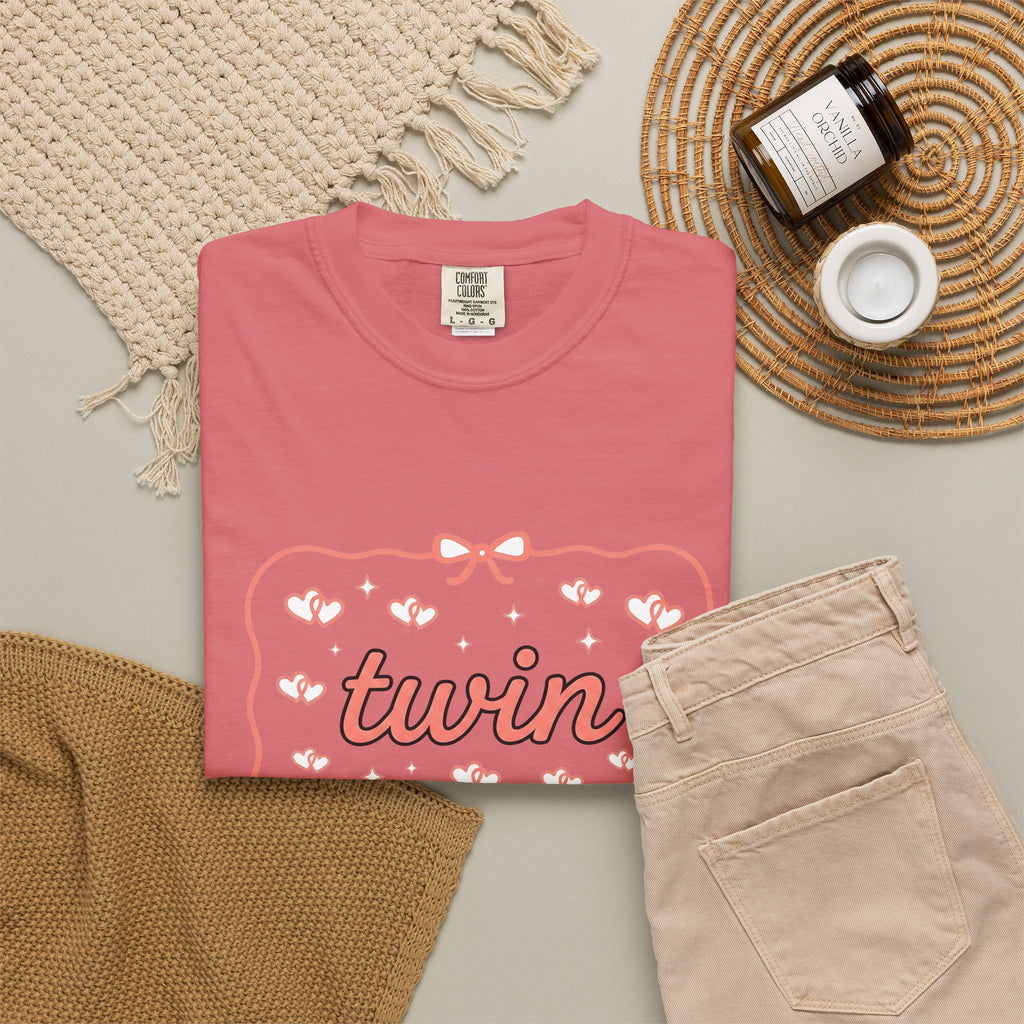 Romantic Motif T-Shirt Moms Kin Gift Women Playful T-Shirt Love T-Shirt Motherhood Fan Whimsical T-Shirt Family Graphic Outline Knot T-Shirt
