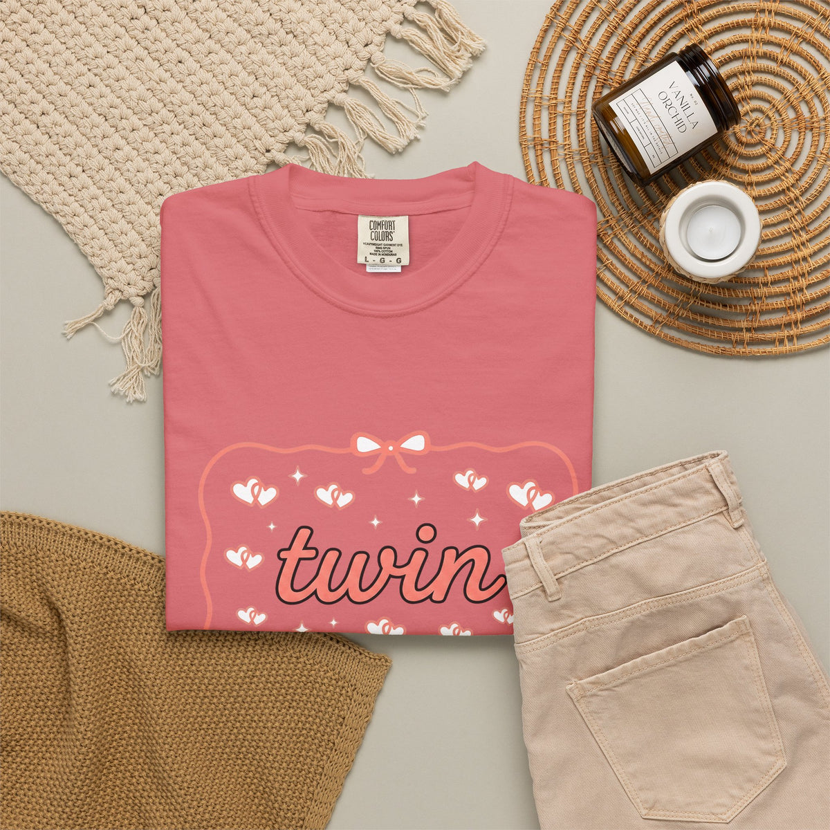 Romantic Motif T-Shirt Moms Kin Gift Women Playful T-Shirt Love T-Shirt Motherhood Fan Whimsical T-Shirt Family Graphic Outline Knot T-Shirt