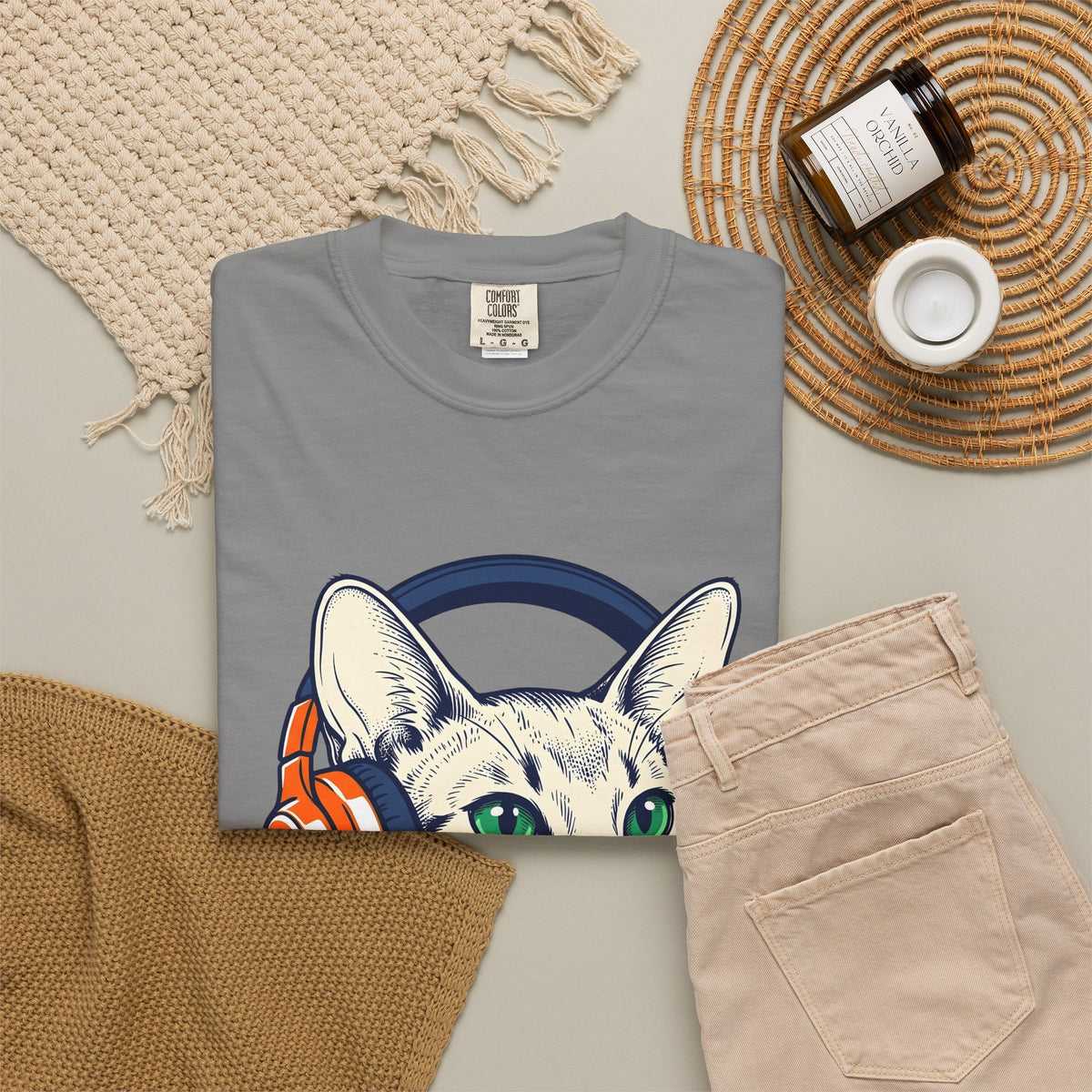 Cat Earphones T-Shirt Cat Sound Gift Women Minimalist T-Shirt Headphones T-Shirt Cat Fan Earphone T-Shirt Audio Graphic Classic Audio Gear T-Shirt