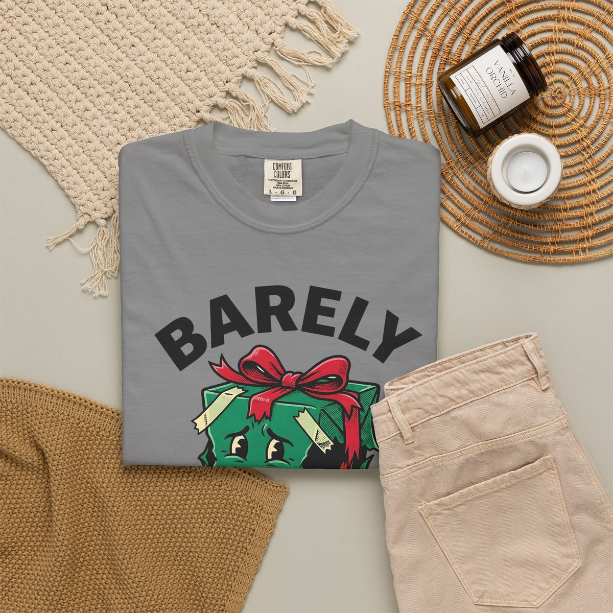 Weathered Package T-Shirt Christmas Comedy Gift Women Animated T-Shirt Parcel T-Shirt Xmas Fan Cartoon T-Shirt Humor Graphic Old School Knot T-Shirt