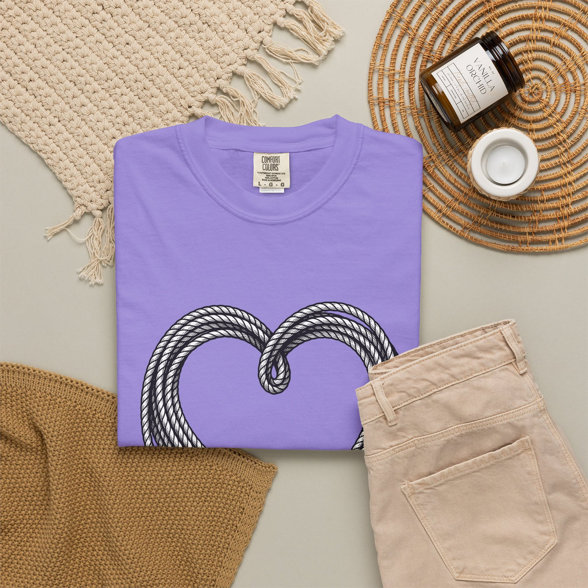 Knotted Rope Heart T-Shirt Cowgirl Petals Gift Women Western-Style T-Shirt Heart Tie T-Shirt Rodeo Fan Rustic T-Shirt Floral Graphic Classic