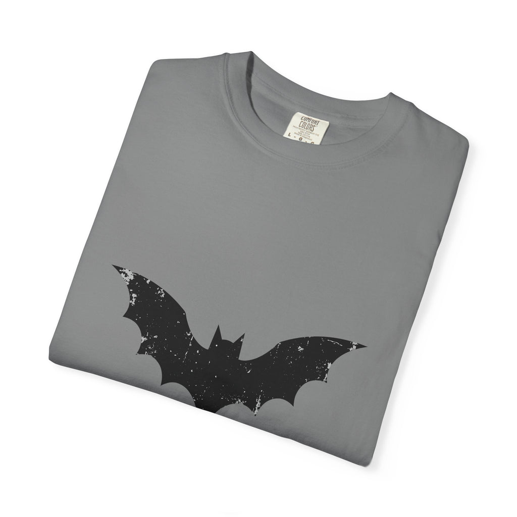 Bat Halloween Horror Gift Vintage Flying Creature Spooky Fan Dark Macabre Simple T-Shirt