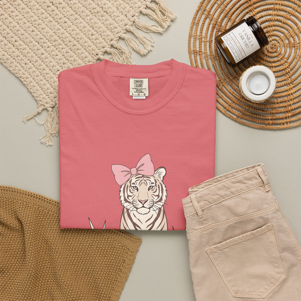 Tiger Bow Cute Animal Gift Minimalist Ribbon Adorable Fan Simple Wildlife Hand Drawn Grass T-Shirt