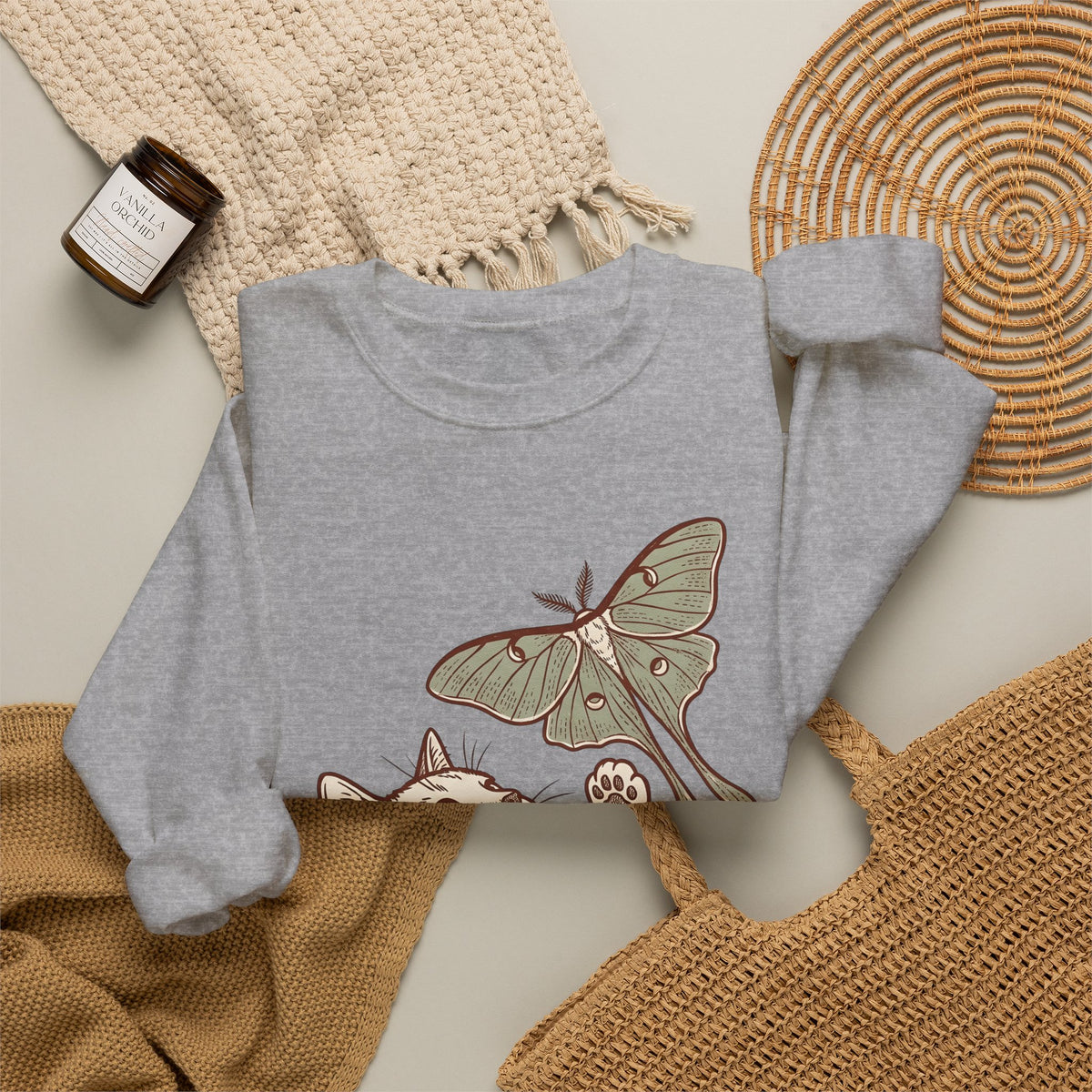 Kitten Moth Sweatshirt Cat Outdoors Gift Women Sketch Sweatshirt Kitten Sweatshirt Cat Fan Drawing Graphic Retro Leaf Sweatshirt