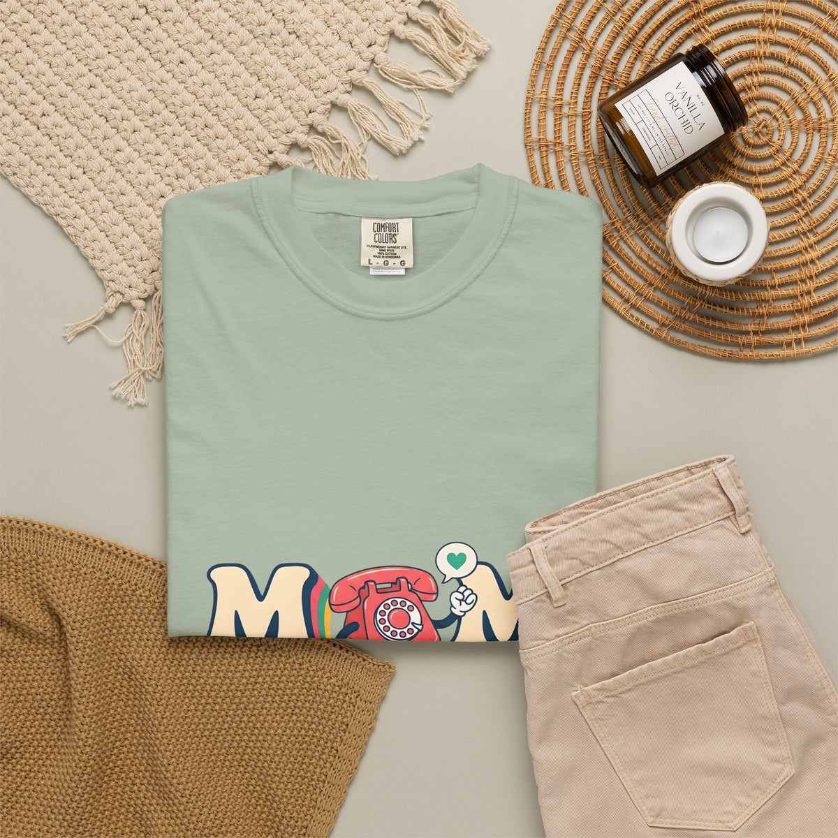 Vintage Phone T-Shirt Moms Relatives Gift Women Comic T-Shirt Old Phone T-Shirt Mother Fan Cartoon T-Shirt Family Graphic Classic Love Symbol