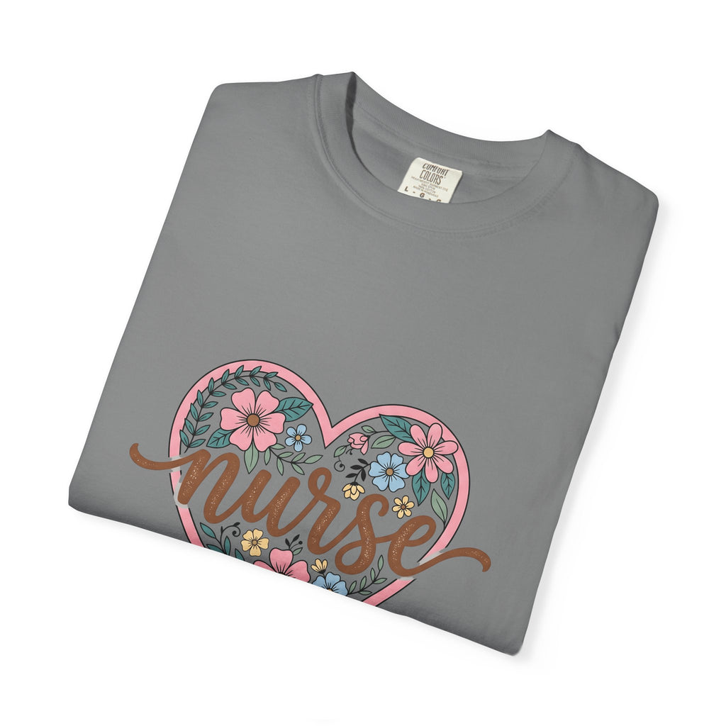 Flower Heart T-Shirt Nurse Thanks Gift Women Cartoon T-Shirt Floral T-Shirt Healthcare Enthusiast Comic T-Shirt Appreciation Graphic Retro Petals