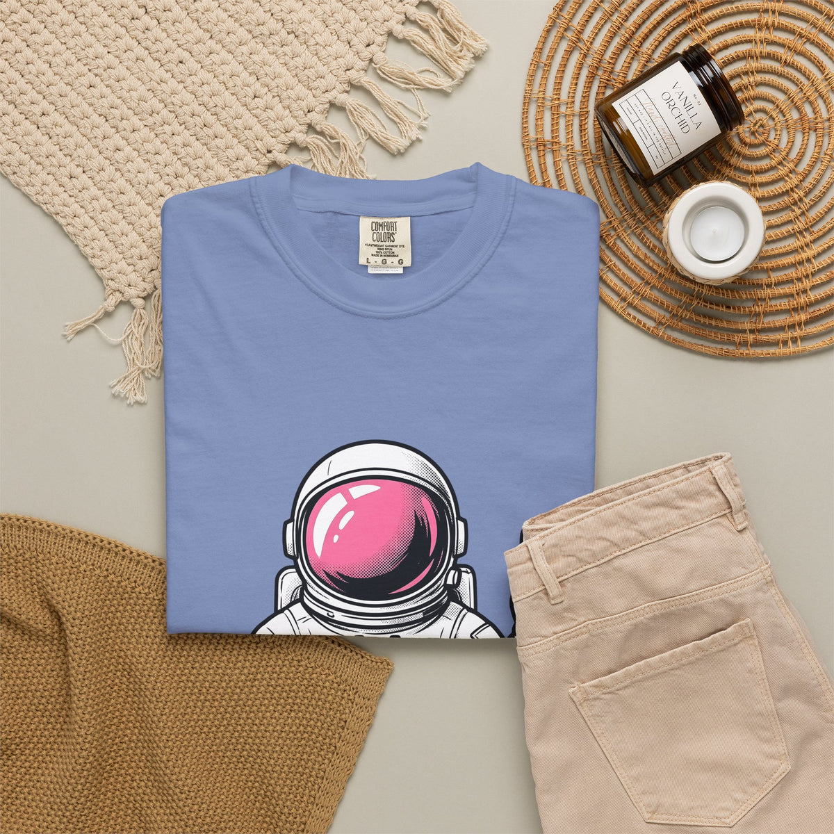 Astronaut Graphic T-Shirt America Space Gift Women Comic T-Shirt Cosmonaut T-Shirt Patriot Fan Galactic Graphic Illustration Cartoon T-Shirt Retro