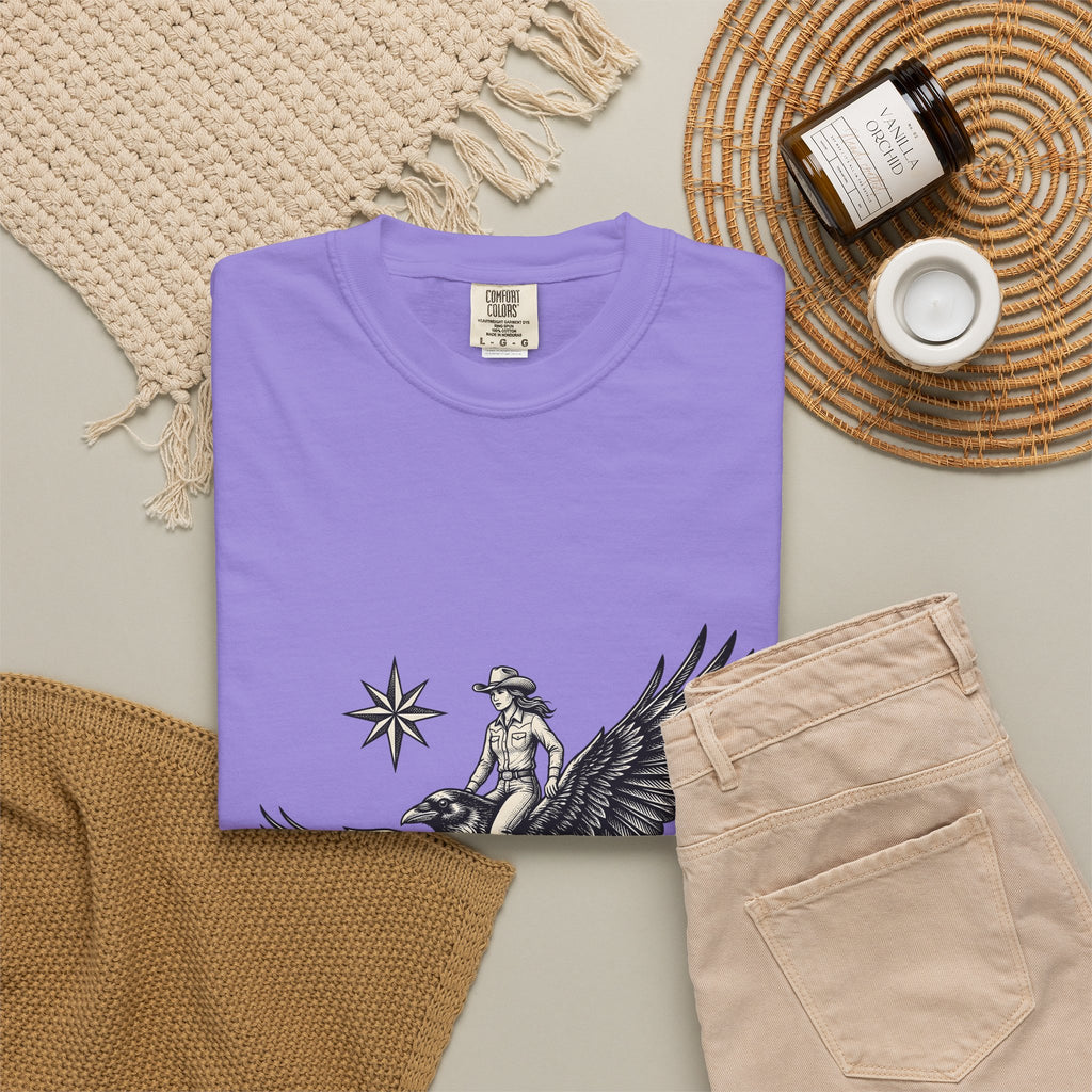 Cowgirl On Raven Cowgirl Travel Gift Country Horsewoman Cowboy Fan Rustic Adventure Retro T-Shirt