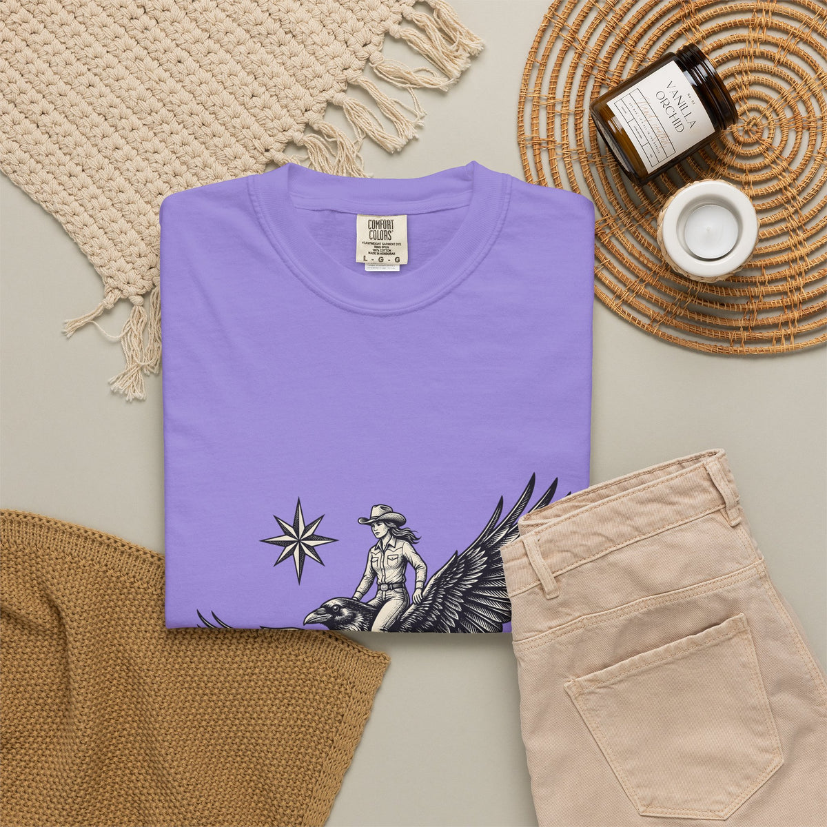 Cowgirl On Raven Cowgirl Travel Gift Country Horsewoman Cowboy Fan Rustic Adventure Retro T-Shirt