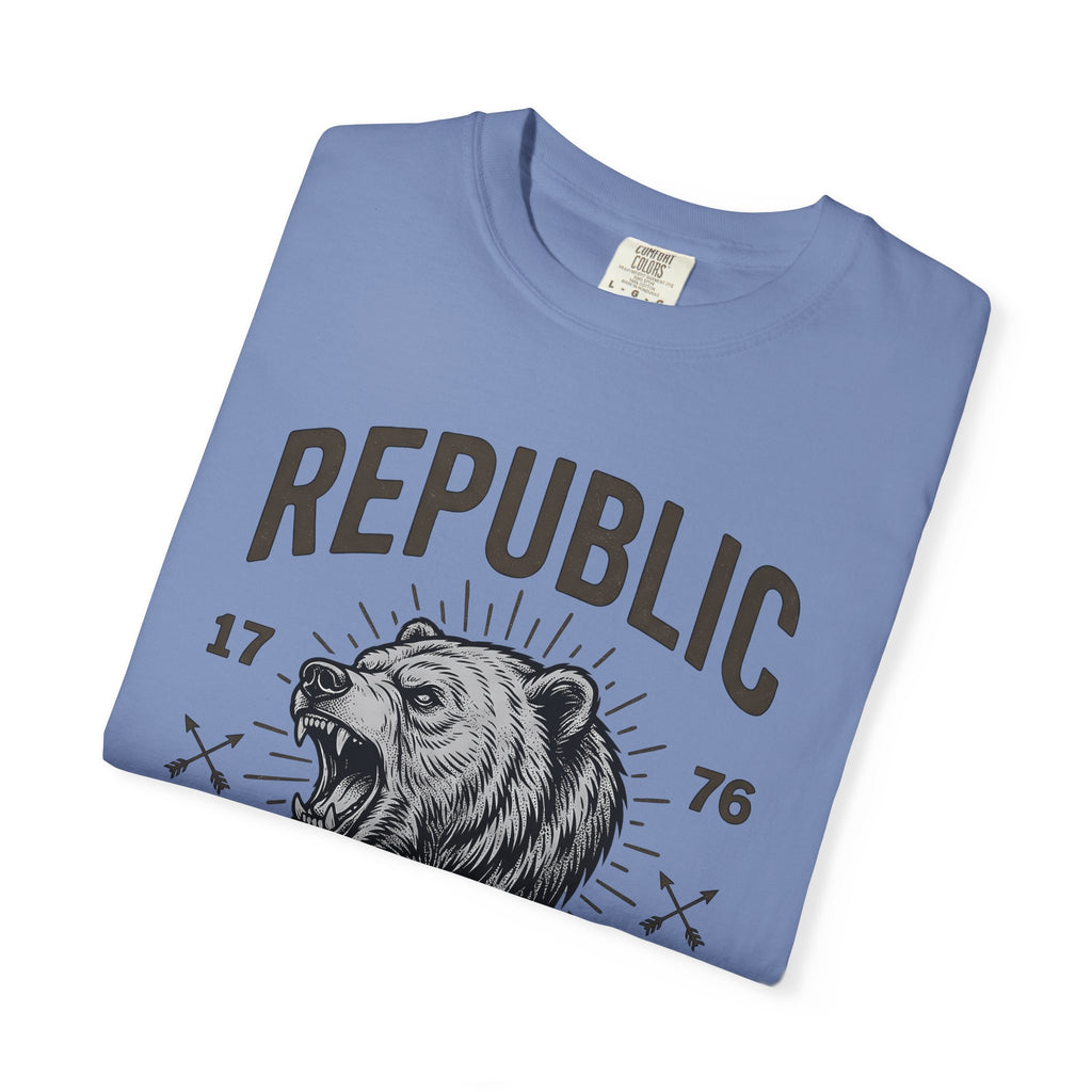 Bear Face T-Shirt America Flag Gift Women Retro T-Shirt Ursine T-Shirt Patriot Fan Vintage T-Shirt Banner Graphic Sketch Arrow T-Shirt
