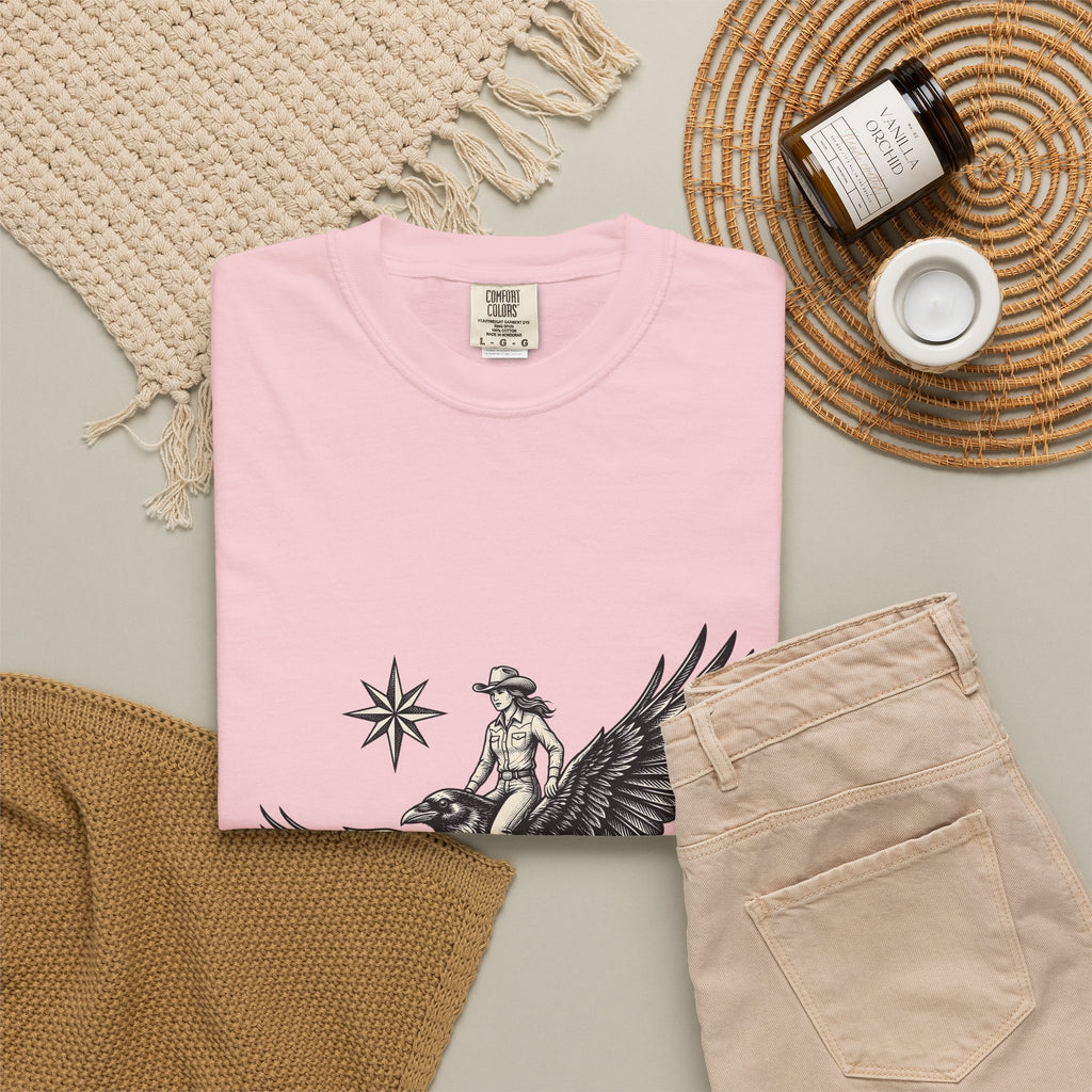 Cowgirl On Raven Cowgirl Travel Gift Country Horsewoman Cowboy Fan Rustic Adventure Retro T-Shirt