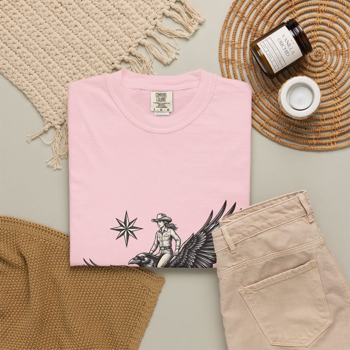 Cowgirl On Raven Cowgirl Travel Gift Country Horsewoman Cowboy Fan Rustic Adventure Retro T-Shirt