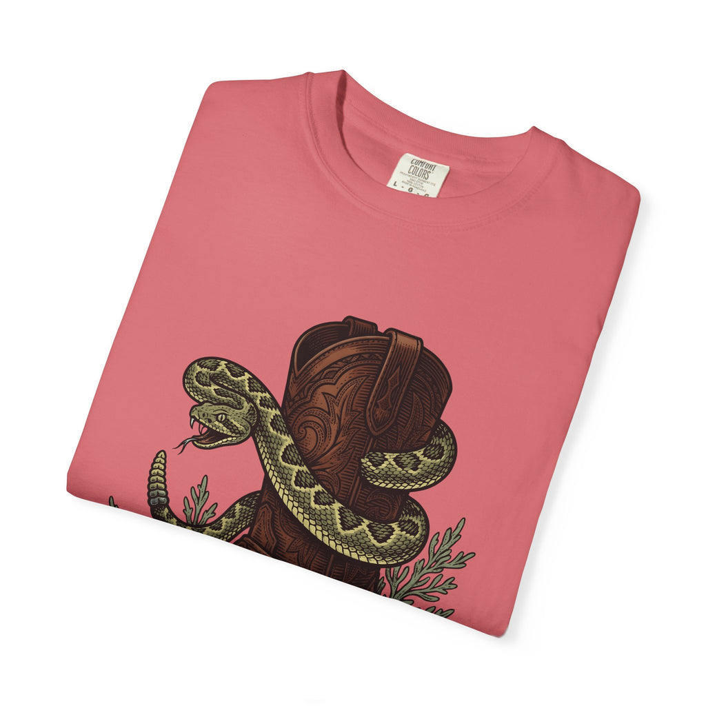 Western Boot Serpent T-Shirt Cowgirl Ranch Gift Women Retro T-Shirt Snake Boot T-Shirt Cowgirl Fan Rodeo T-Shirt Farm Graphic Sketch Desert Plant