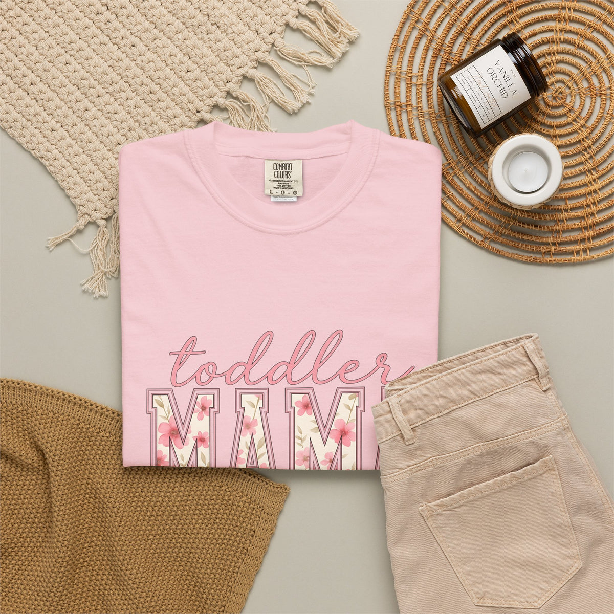 Blossom Letters T-Shirt Moms Bouquet Gift Women Elegant T-Shirt Alphabet Typography T-Shirt Motherhood Fan Artistic T-Shirt Floral Graphic Classic