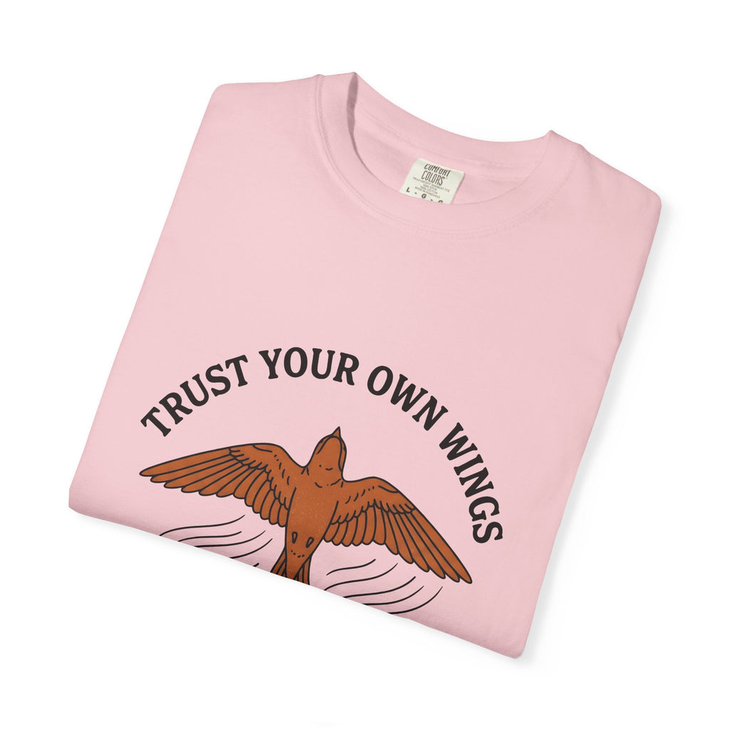 Swallow Bird T-Shirt Bird Wildlife Gift Women Tribal T-Shirt Swallows T-Shirt Birdwatcher Fan Primitive Graphic Classic Wingspan T-Shirt