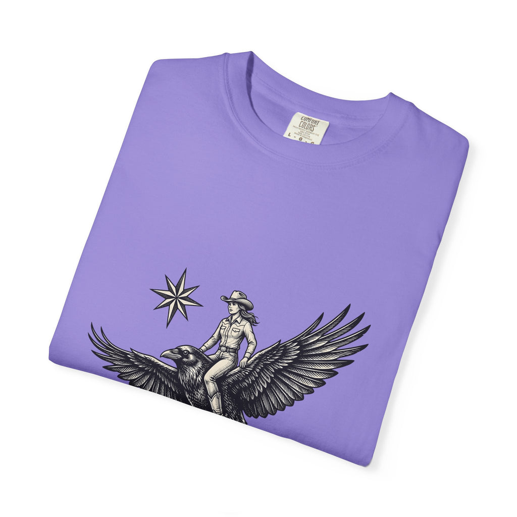 Cowgirl On Raven Cowgirl Travel Gift Country Horsewoman Cowboy Fan Rustic Adventure Retro T-Shirt