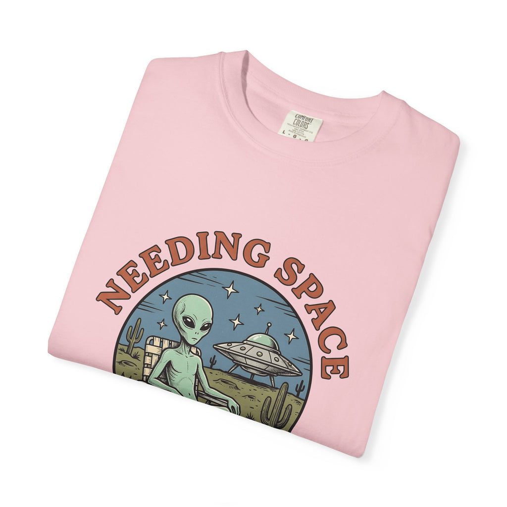 Alien Graphic T-Shirt Alien Humor Gift Women Vintage T-Shirt Ufo T-Shirt Extraterrestrial Fan Alienware T-Shirt Comedy Graphic Retro Spaceship
