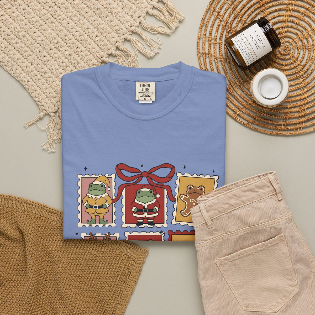 Frog Holiday Stamps T-Shirt Christmas Pets Gift Women Cute T-Shirt Toad T-Shirt Christmas Fan Kawaii T-Shirt Animal Graphic Vintage Festive Wreath