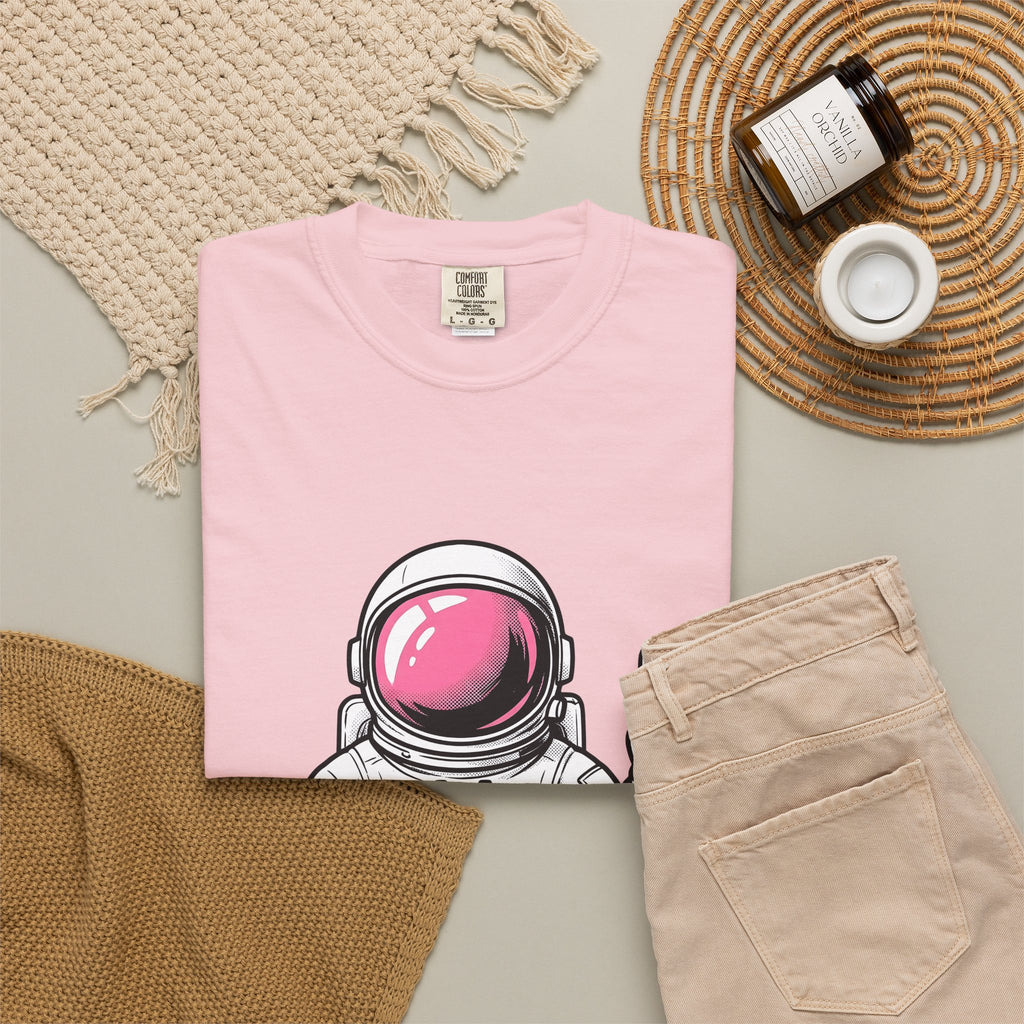 Astronaut Graphic T-Shirt America Space Gift Women Comic T-Shirt Cosmonaut T-Shirt Patriot Fan Galactic Graphic Illustration Cartoon T-Shirt Retro