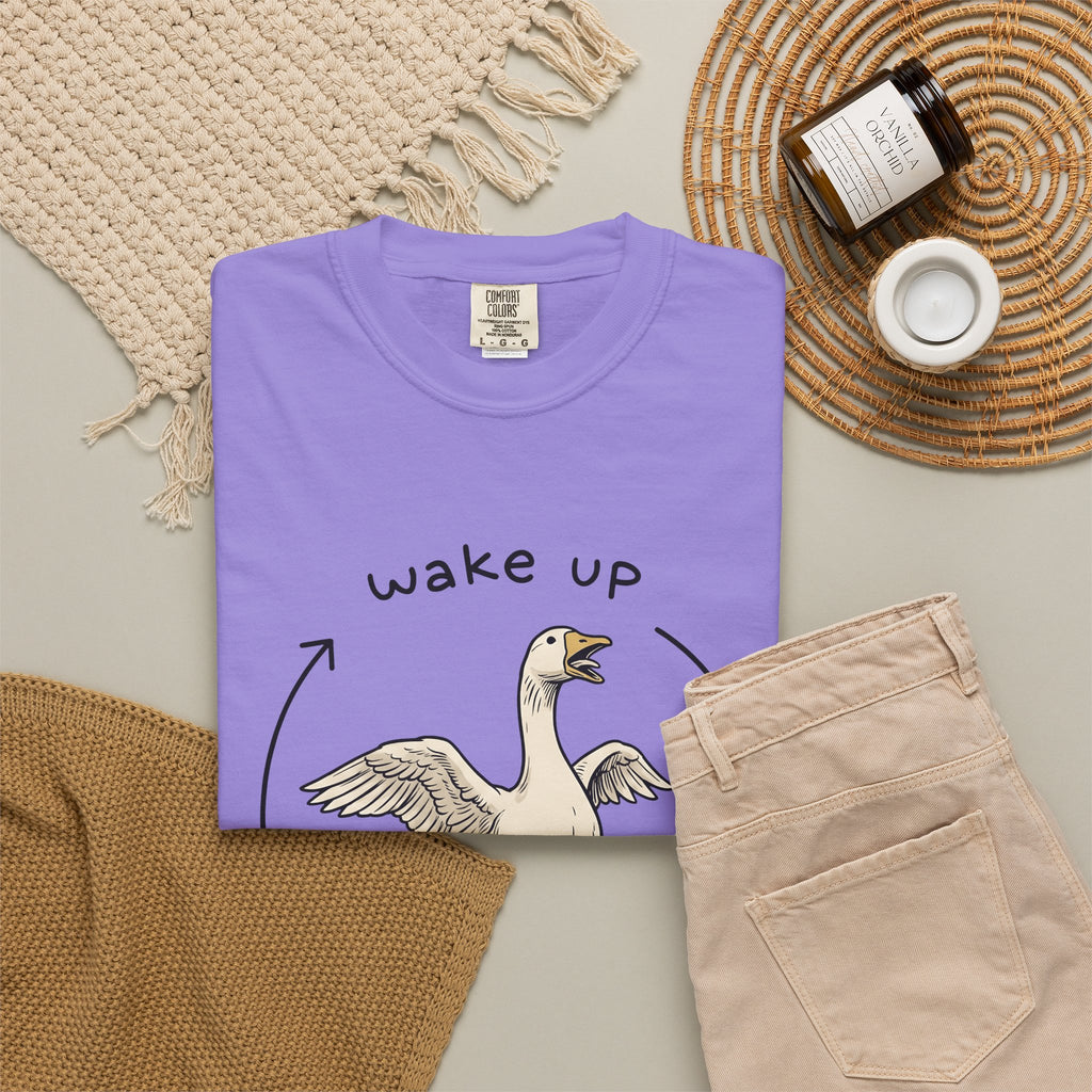 Upset Goose T-Shirt Funny Creatures Gift Women Graphic T-Shirt Goose T-Shirt Humor Fan Illustration T-Shirt Beast Graphic Ink Shafts T-Shirt