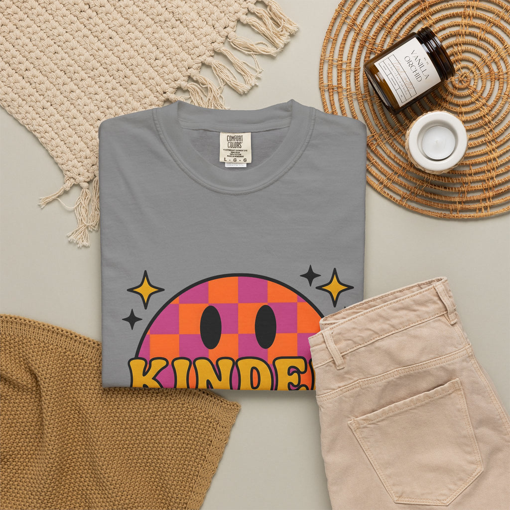 Grin Icon Teachers Inspiration Gift Nostalgic Smiley Educator Enthusiast Vintage Motivational T-Shirt