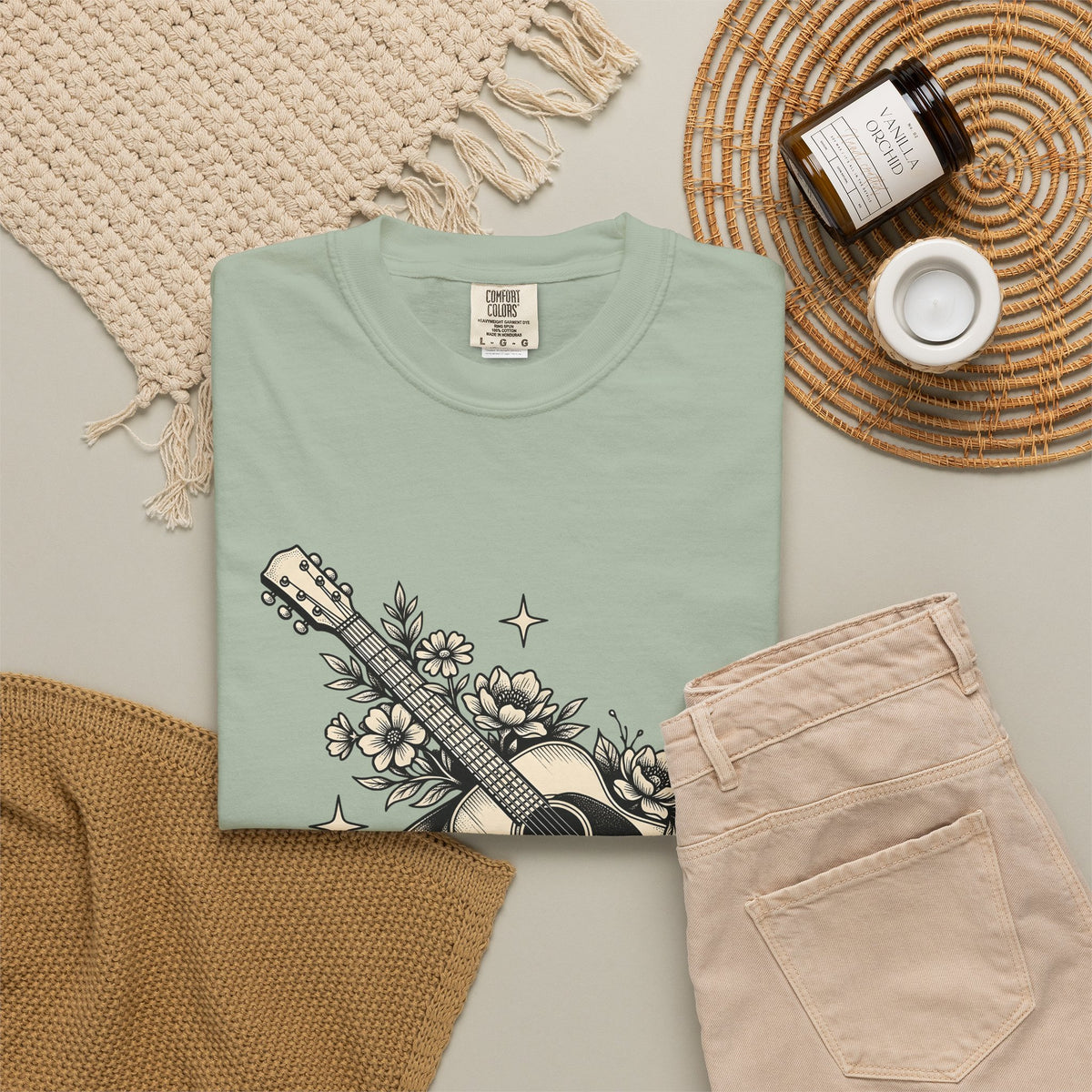 Blossom Guitar T-Shirt Floral Melody Gift Women Illustrative T-Shirt Guitar T-Shirt Flower Fan Illustrated T-Shirt Harmony Graphic Old School Star