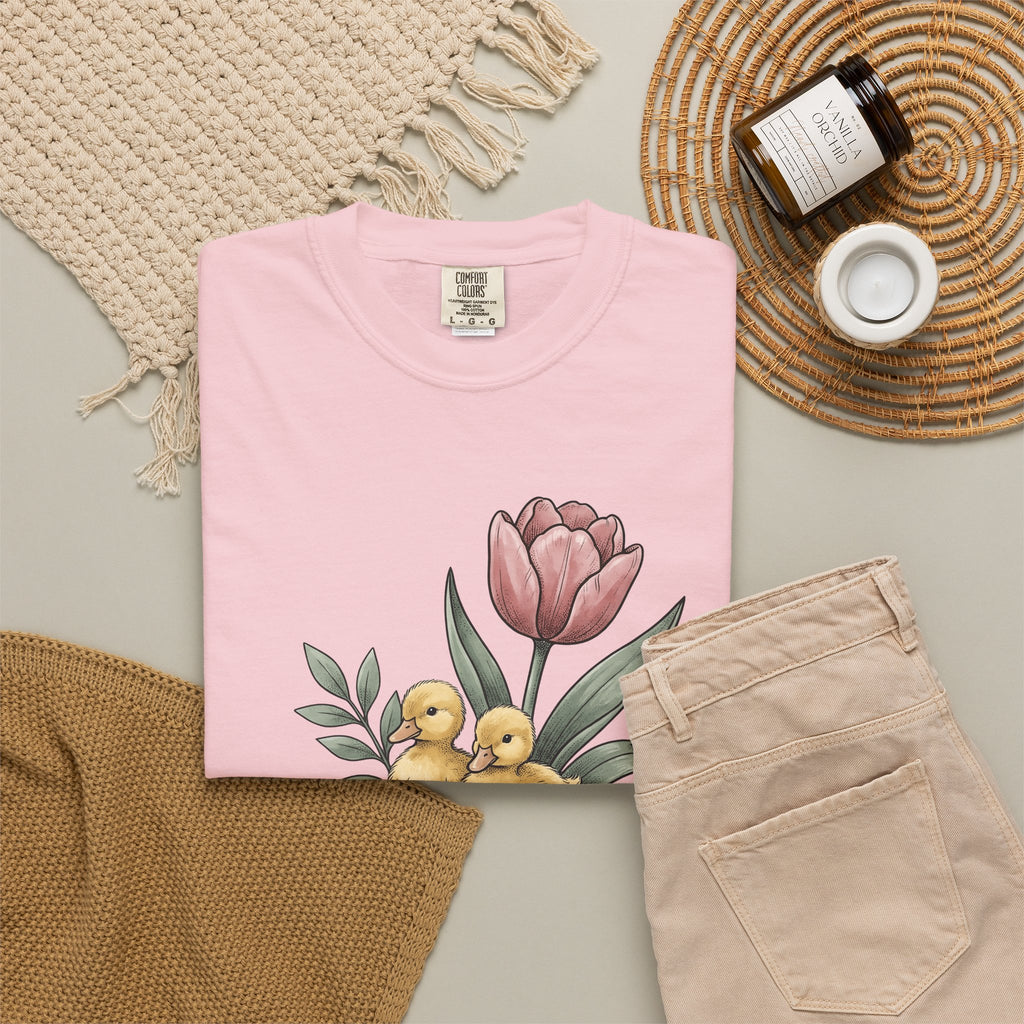 Baby Ducks Watering Pot T-Shirt Easter Garden Gift Women Sketch T-Shirt Duckling T-Shirt Spring Fan Doodle T-Shirt Gardening Graphic Retro Flower