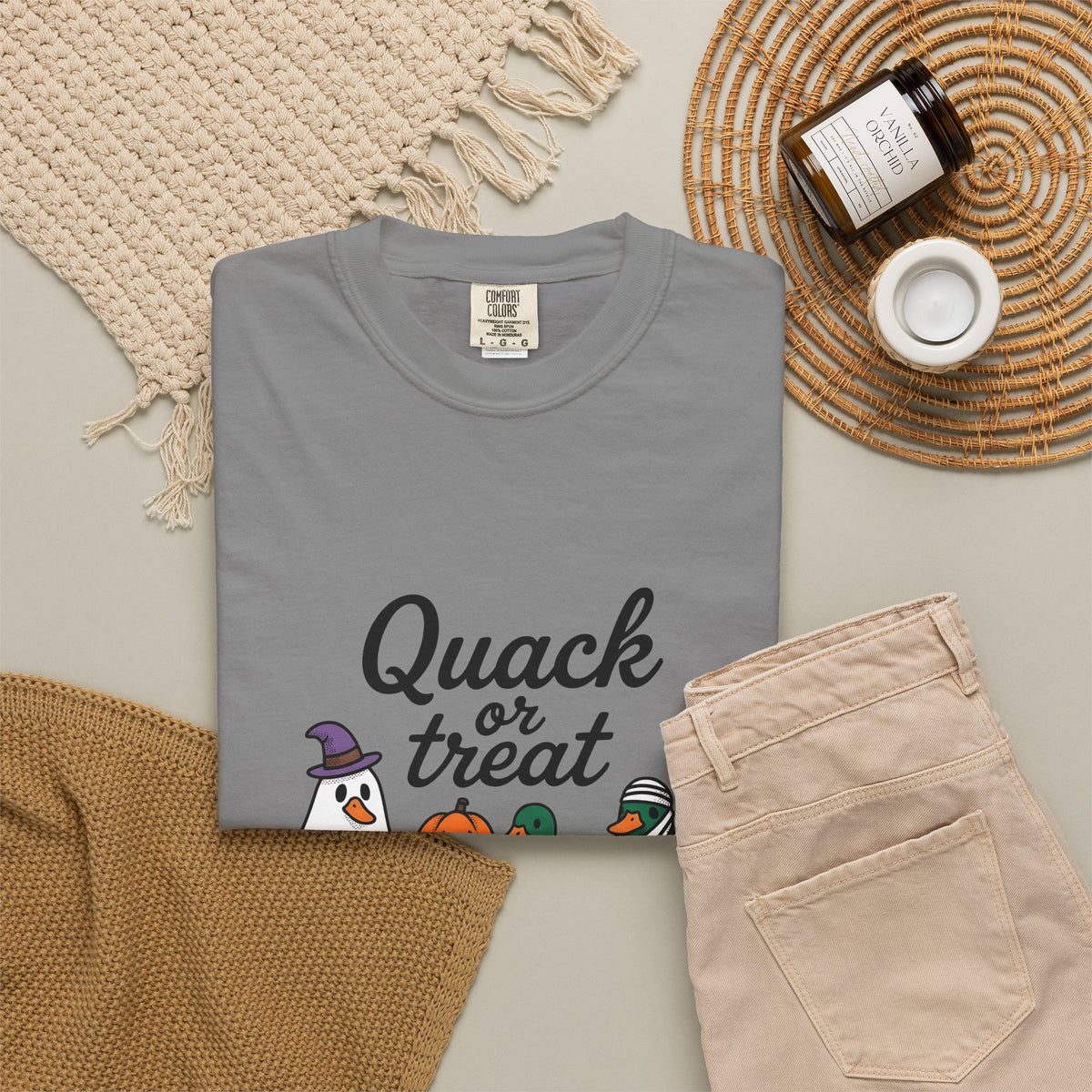 Duck Attire T-Shirt Halloween Pets Gift Women Animated T-Shirt Duckling T-Shirt Spooky Fan Cartoon T-Shirt Animal Graphic Hand Drawn Jack O Lantern