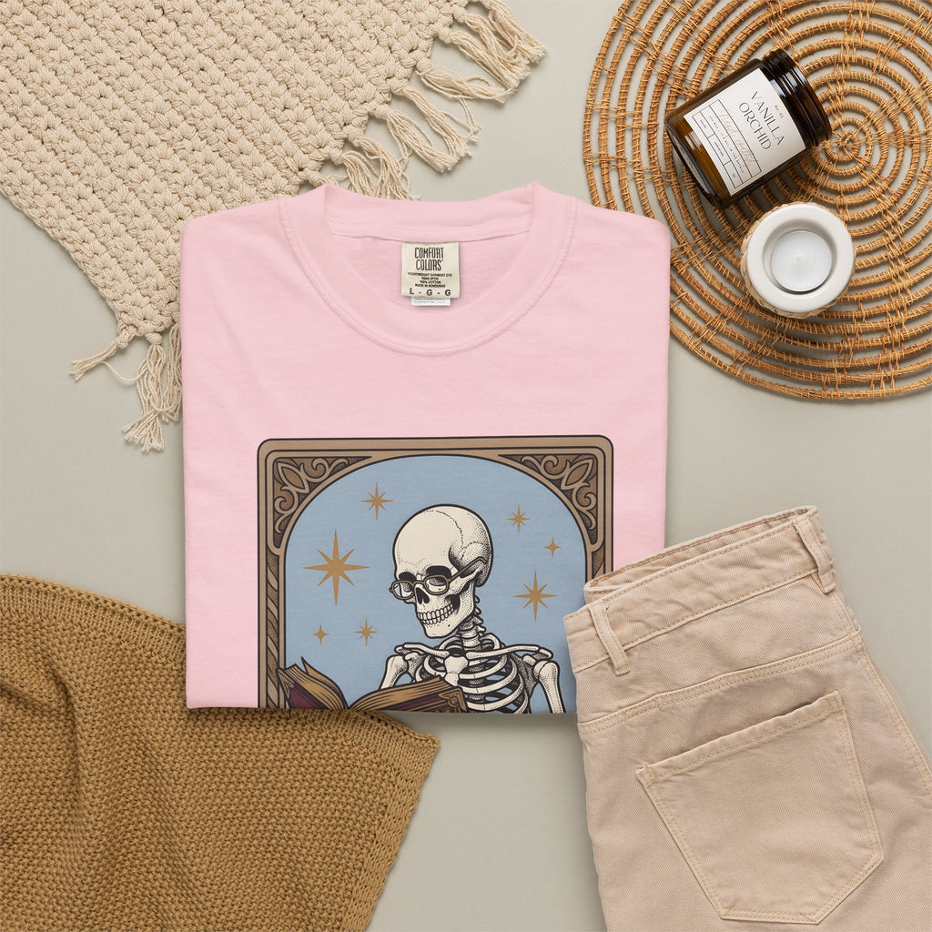 Skeleton Reading Book T-Shirt Gothic Academic Gift Women Vintage T-Shirt Skeleton T-Shirt Dark Fan Retro T-Shirt Scholar Graphic Tarot Coffee Cup