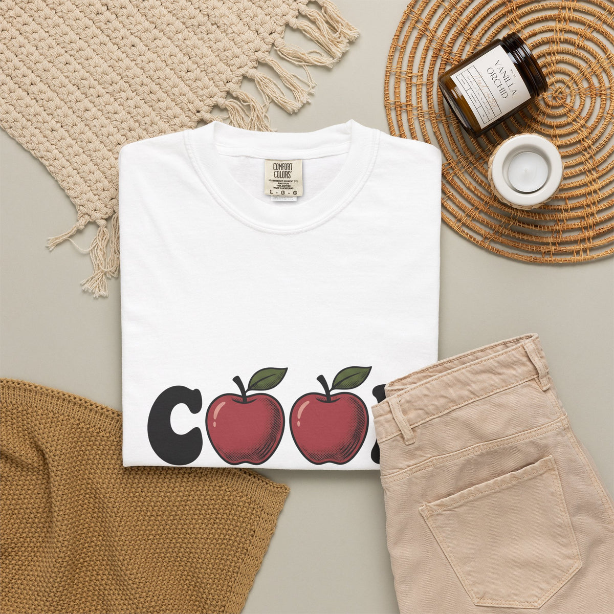 Apple Illustration T-Shirt Teacher Gratitude Gift Women Retro T-Shirt Fruit T-Shirt Educator Enthusiast Vintage T-Shirt Appreciation Graphic