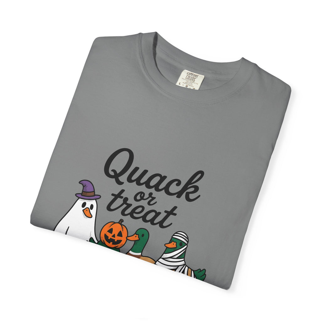 Duck Attire T-Shirt Halloween Pets Gift Women Animated T-Shirt Duckling T-Shirt Spooky Fan Cartoon T-Shirt Animal Graphic Hand Drawn Jack O Lantern