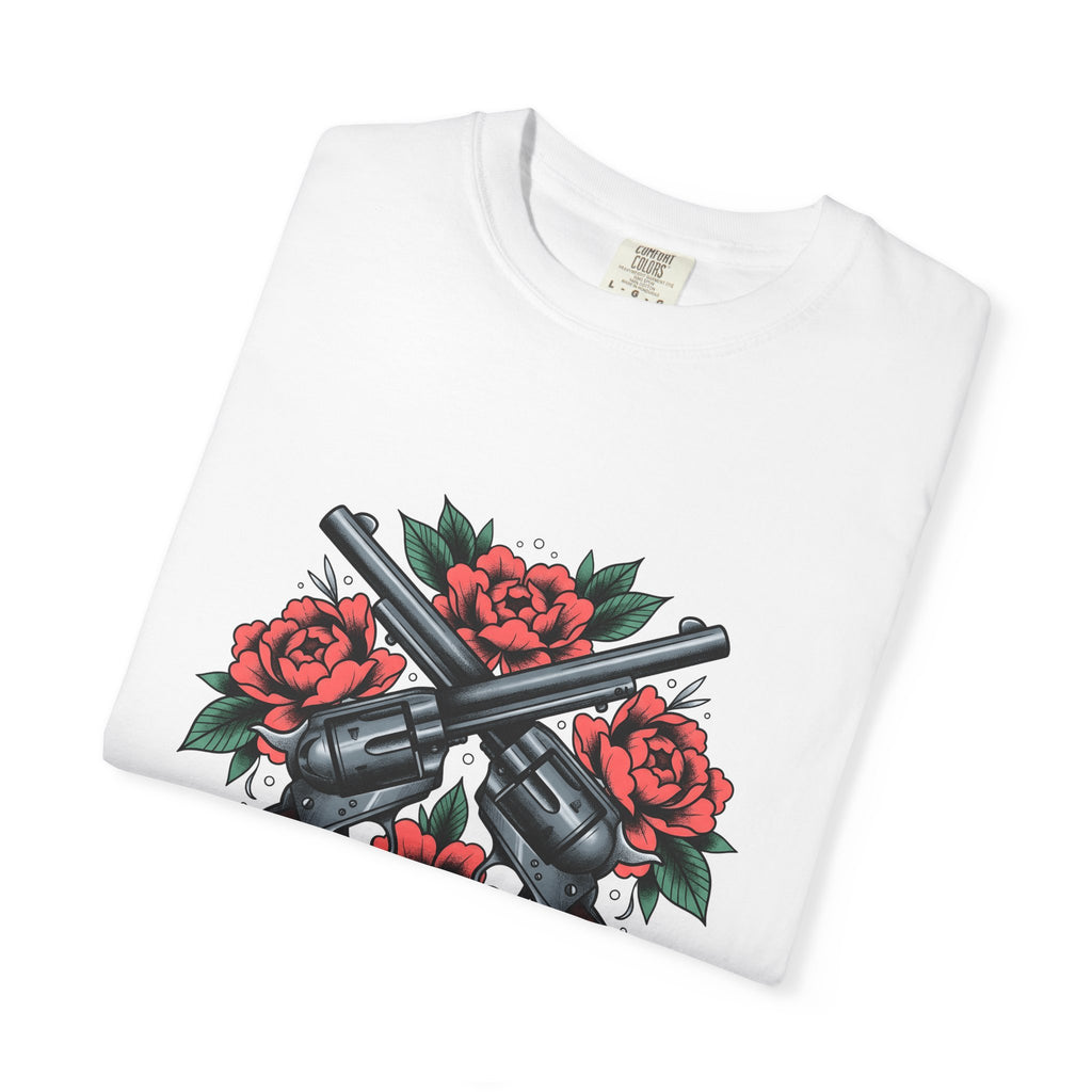 Crossed Revolvers T-Shirt Cowgirl Western Gift Women Tattoo Style T-Shirt Guns T-Shirt Rodeo Fan Traditional T-Shirt Country Graphic Vintage Roses